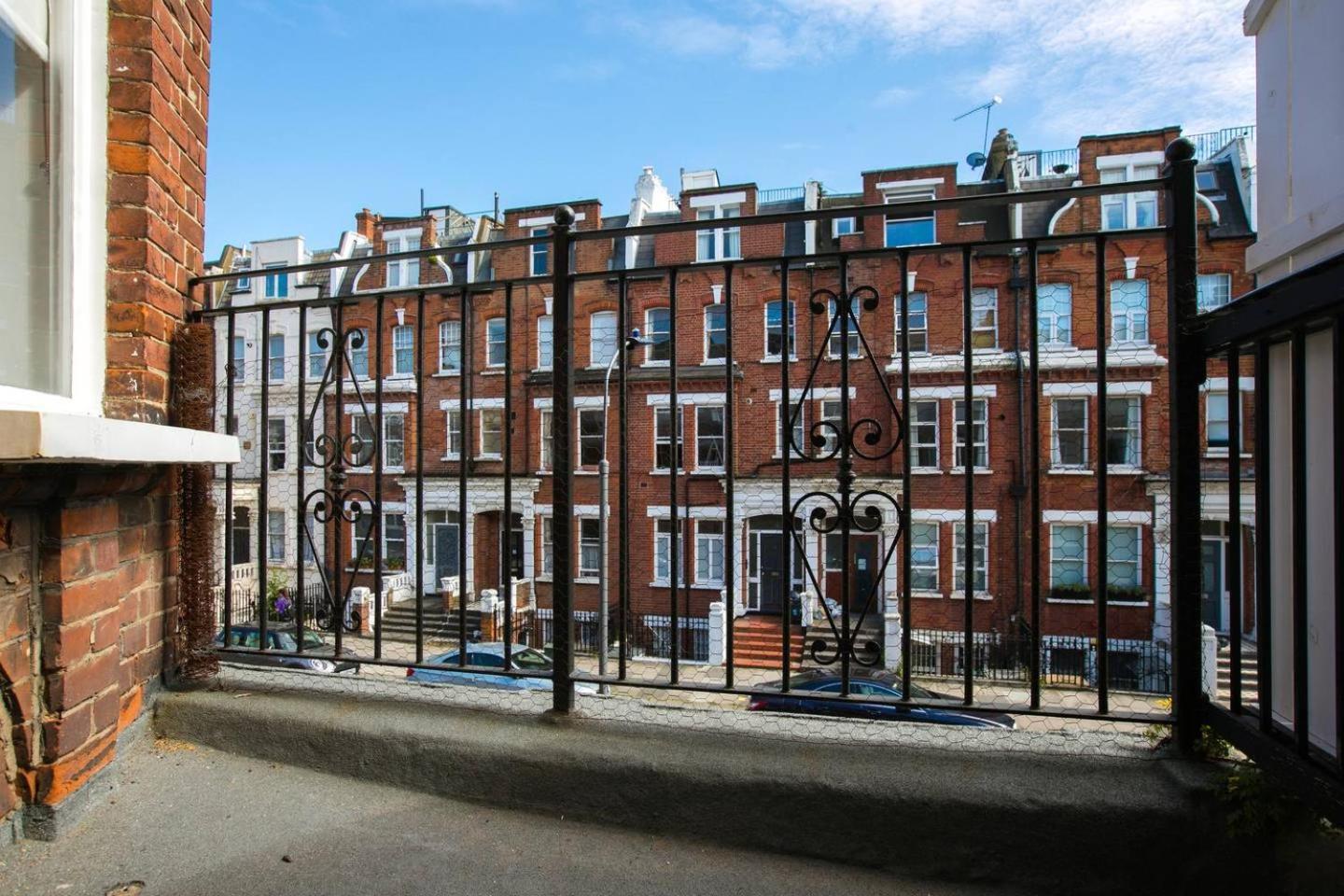 Guestready - West Kensington Home W/Balcony Londra Exterior foto
